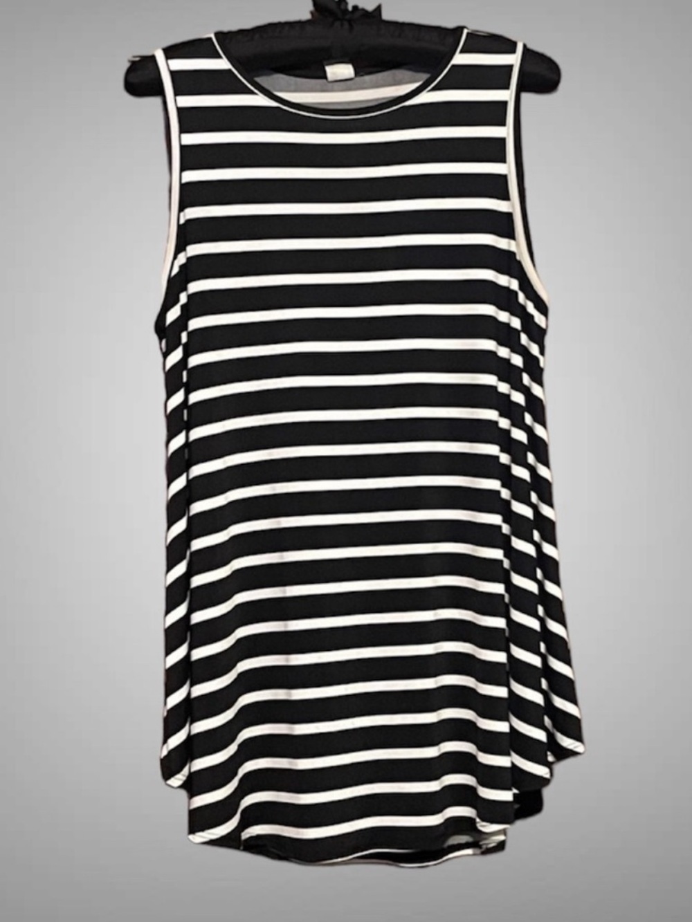 BELLAMIE BLACK AND WHITE STRIPED SLEEVELESS TOP/SWIMSUIT COVERUP SIZE MEDIUM - Picture 1 of 8